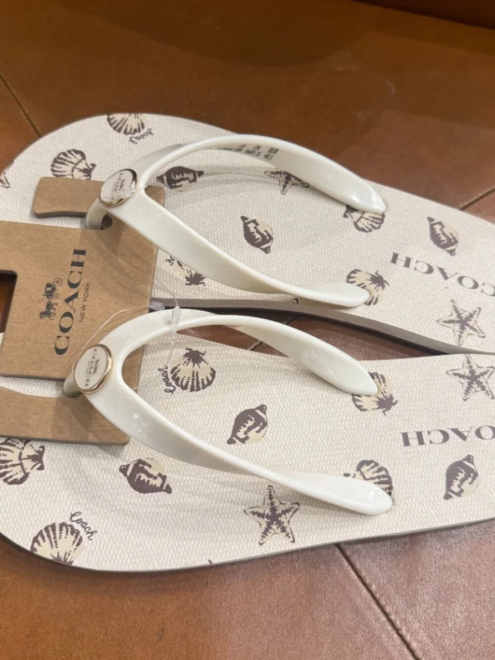 NWT Coach Zayn Flip Flop With Shell Print CBM87 Chalk US 10 - Picture 2 of 4